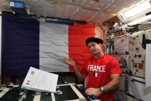 Ось як французький астронавт відсвяткував День взяття Бастилії 2021 космосі