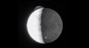 Вулканічний місяць Юпітера Іо випромінює дивні радіохвилі