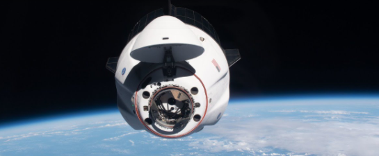 Астронавти сьогодні переміщують космічний корабель SpaceX Dragon на орбіту