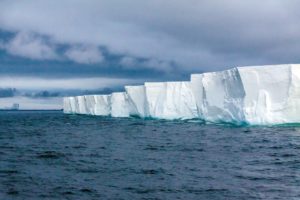 Під найнебезпечнішим льодовиком світу знайшли теплову «бомбу»