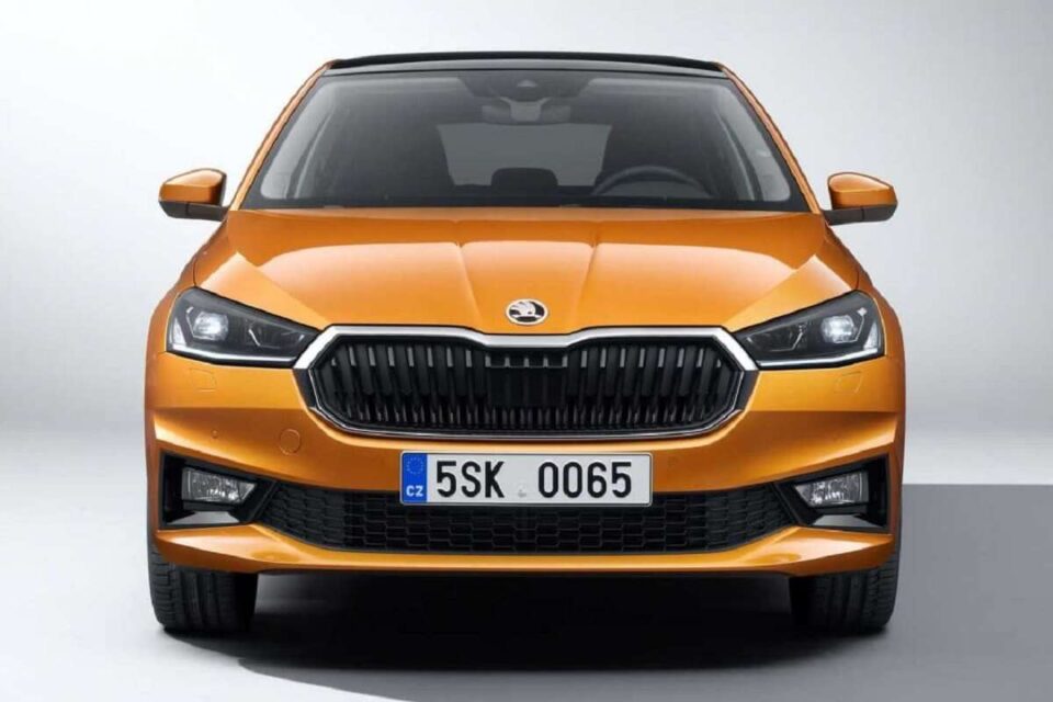 До 900 км на одному баку: коли нова Skoda Fabia з’явиться в Україні