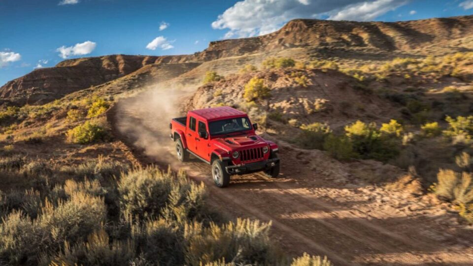 Позашляховик Jeep Gladiator позбавився “тихої” кабіни. Він поступив на ринок у версії  Half Doors