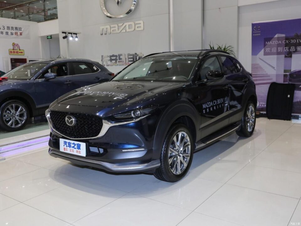 Madza CX-30 тепер без звичних моторів і вже з’явилася в офіційних дилерів