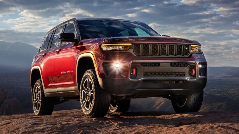 Новий позашляховик Jeep Grand Cherokee з повним приводом: відомі комплектації та ціни