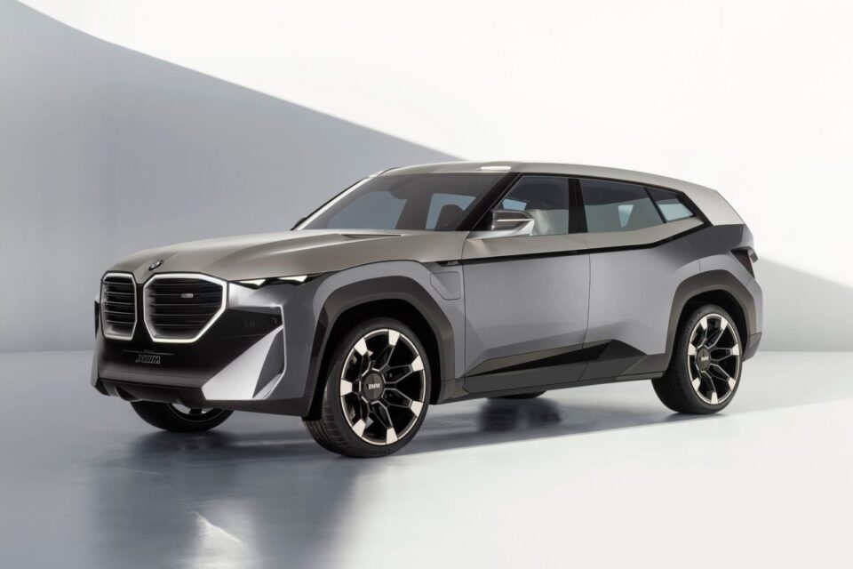 Німці представили гібридний кросовер BMW Concept XM