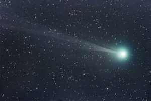Вчені через 90 років довели, як і чому «голова» комети може бути зеленою, а «хвіст» – ні