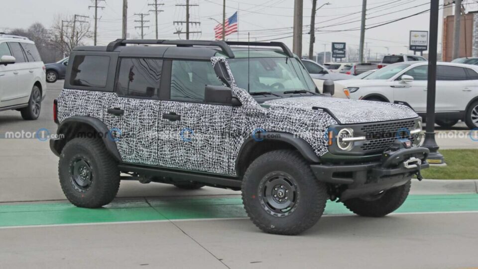 Ford вивів на тести позашляховик Bronco у новій версії Everglade