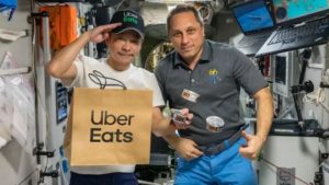 Uber Eats здійснив першу доставку їжі в космос