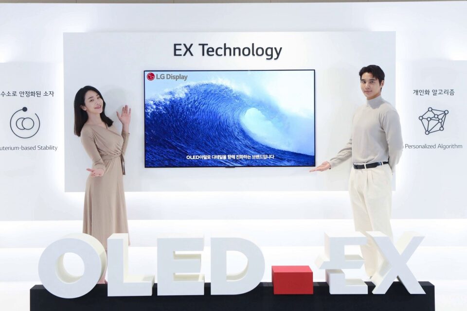 На 30% яскравіше і на 2 мм тонше: LG переходить на покращені дисплеї OLED EX