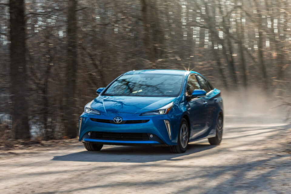 Toyota розкрила першу інформацію про нове покоління Prius