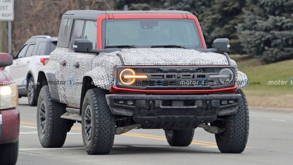 Розкрито салон нового Ford Bronco Raptor. Позашляховик отримує більше електроніки