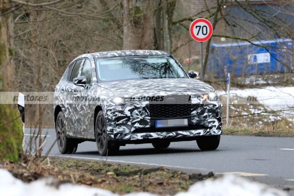 Вперше на фото потрапив абсолютно новий кросовер Mazda CX-60: його представлять вже через чотири тижні