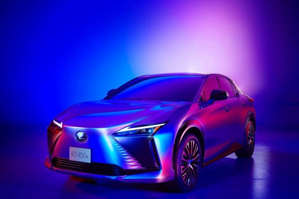 З’явилися нові тизер-фото прототипу електрокросовера Lexus RZ 450e – прем’єра відбудеться навесні