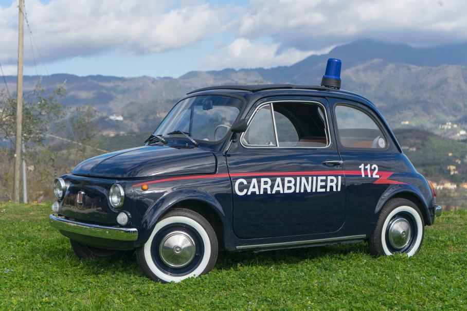 У продажу з'явився патрульний Fiat 500 італійських карабінерів