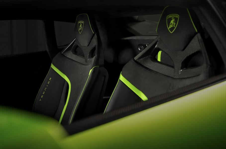 Розкрито деталі нового "зарядженого" Lamborghini