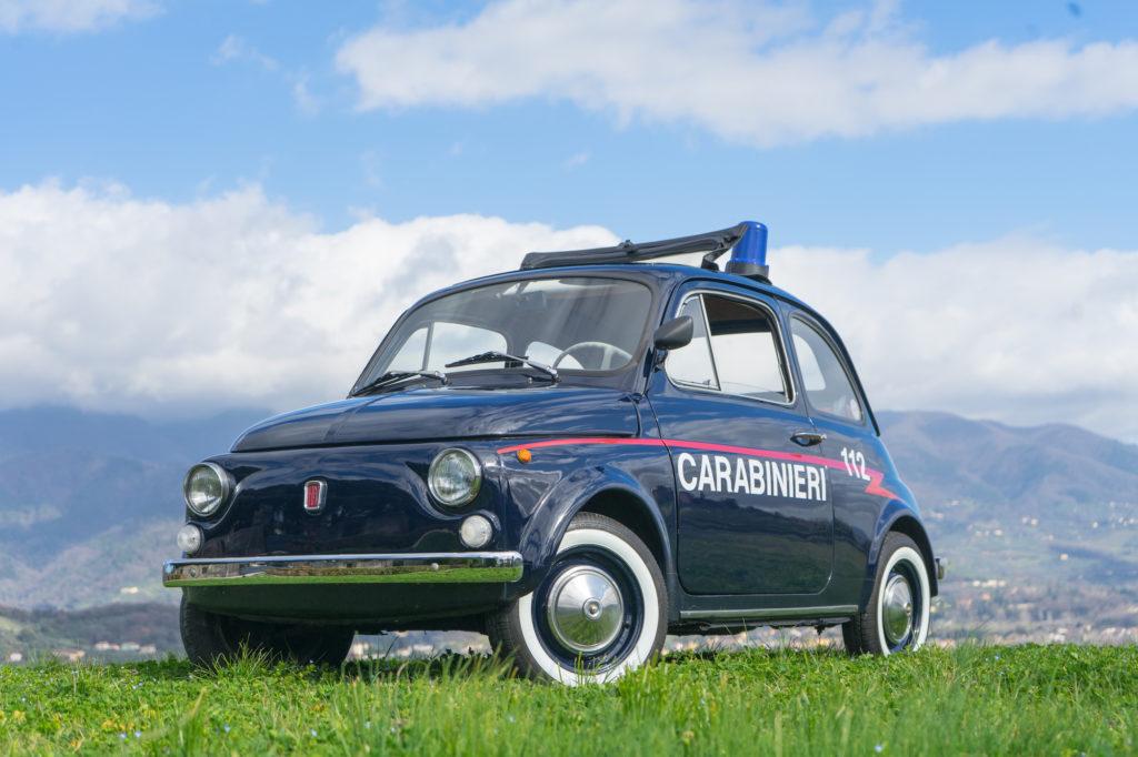 У продажу з'явився патрульний Fiat 500 італійських карабінерів