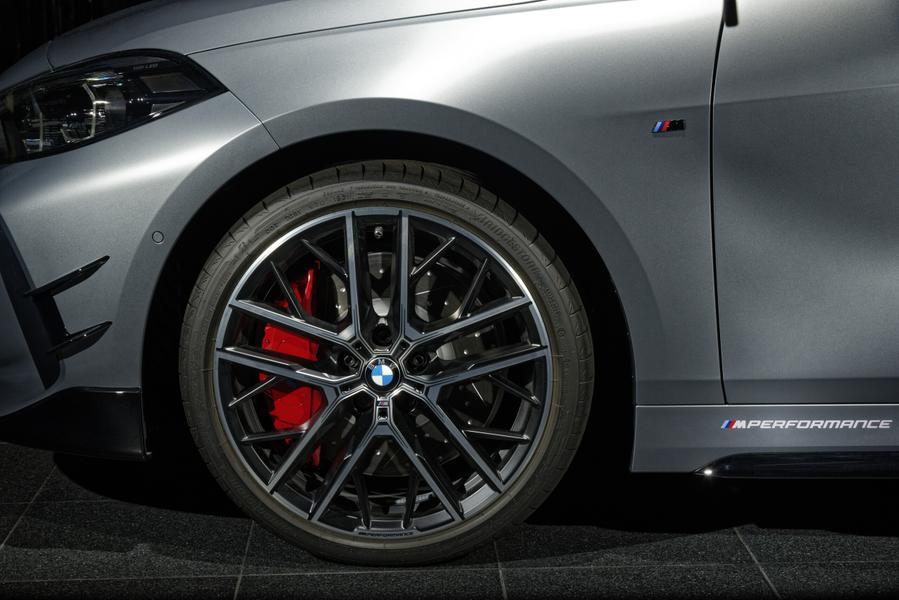 BMW показала карбоновий тюнінг для "зарядженого" хетчбека M135i