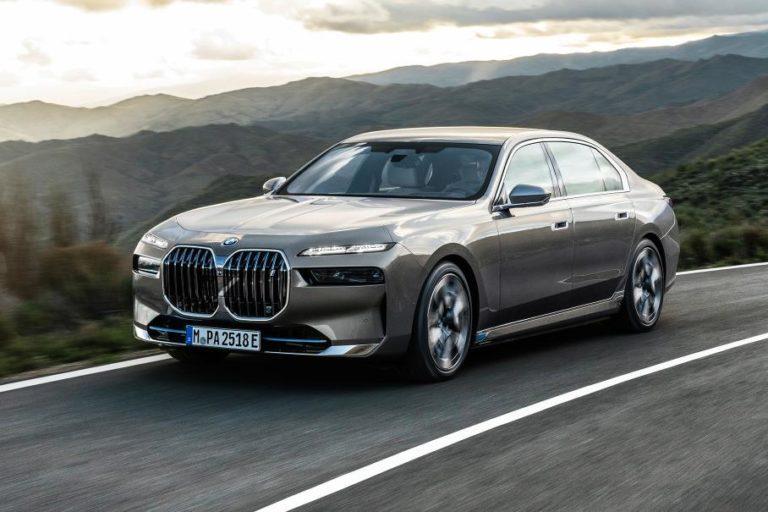 У BMW пояснили, чому електричний i7 не відрізняється від звичайної «сімки»