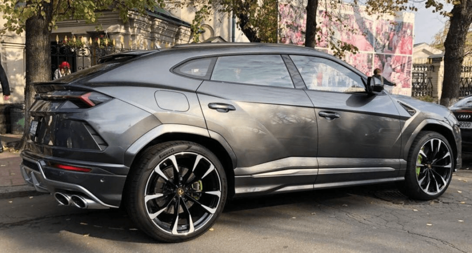 Кросовер Lamborghini Urus перетвориться на електромобіль