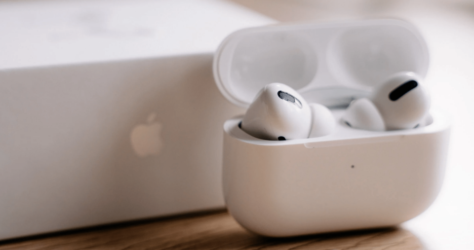 Apple AirPods Pro 2 та AirPods Max випустять восени цього року в нових кольорах