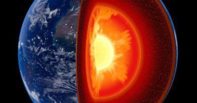 В ядрі Землі знайдені нові магнітні хвилі. Кожні сім років вони спотворюють поле планети