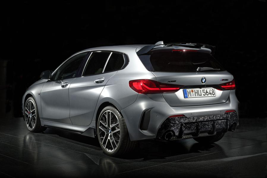 BMW показала карбоновий тюнінг для "зарядженого" хетчбека M135i