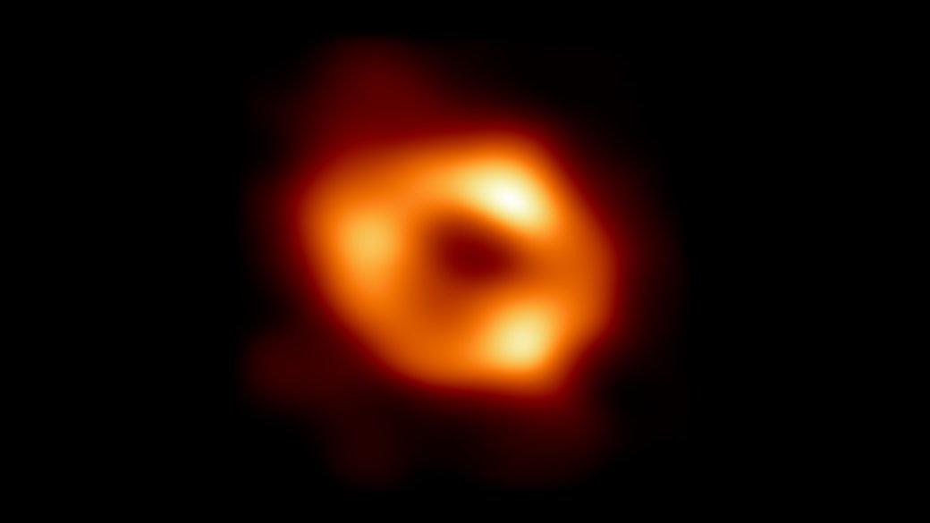 Астрономи показали перше зображення надмасивної чорної діри в центрі нашої галактики
