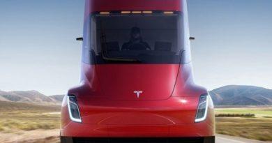 Tesla починає приймати замовлення на свою напівелектричну вантажівку із запасом ходу 800 км