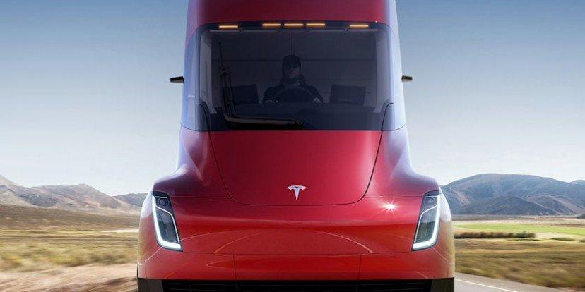 Tesla починає приймати замовлення на свою напівелектричну вантажівку із запасом ходу 800 км
