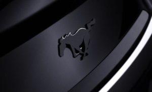Ford анонсував “безіменний” чорний Mustang