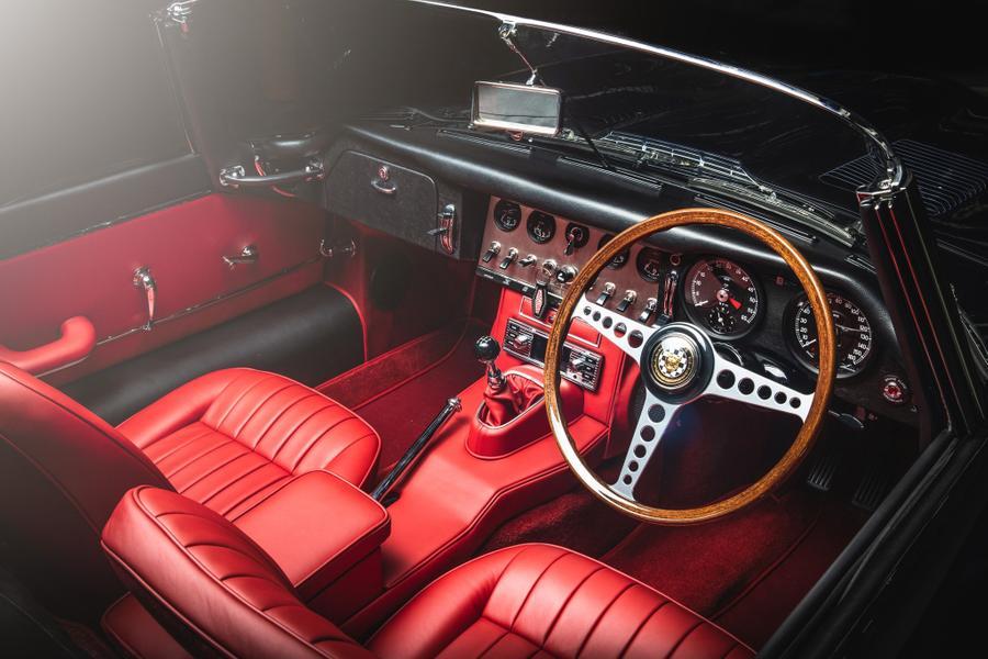Jaguar зробив ексклюзивний E-Type на честь платинового ювілею Єлизавети II