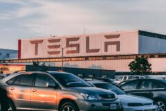 Tesla звільняє співробітників через «погане передчуття» Ілона Маска