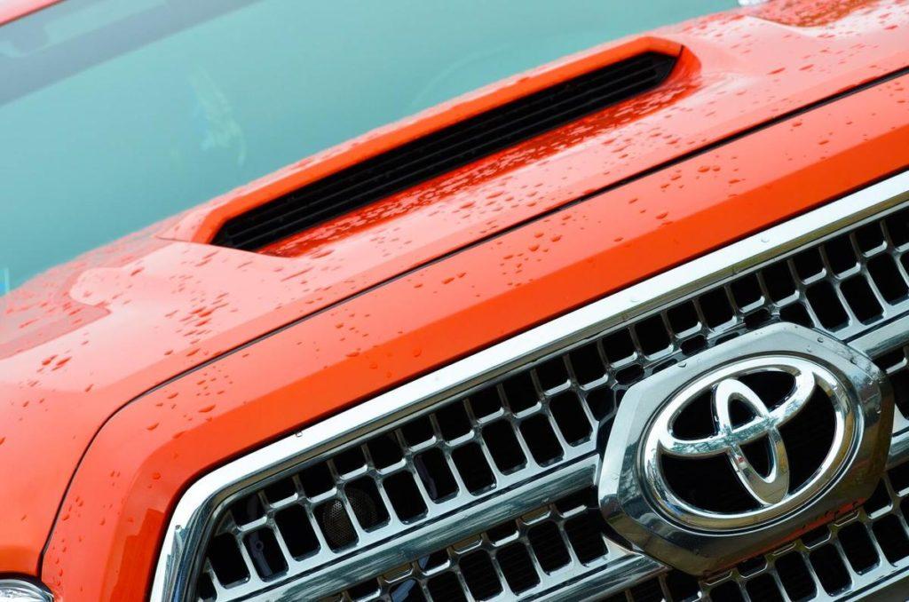 Низькі обсяги випуску автомобілів Toyota змушують постачальників піти на канікули