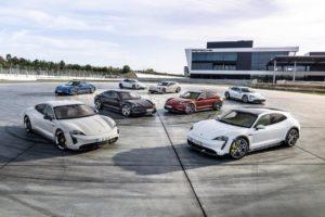 Porsche відкликає Taycan через проблеми з екранами в салоні 