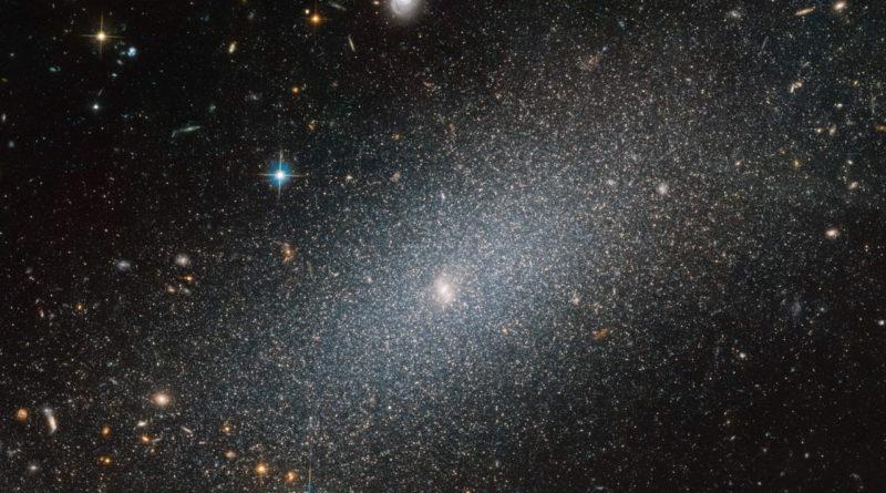 Вчені вивчили карликову галактику. Вона неправильна, але дуже близько до Землі