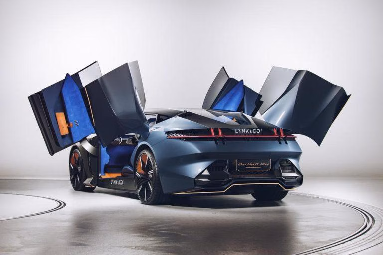 Двері «крила метелика» та дві гібридні установки: представлений новий концепт Lynk & Co