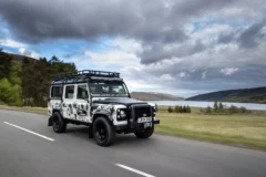 Класичний Land Rover Defender знову в строю: він стоїть як три нові