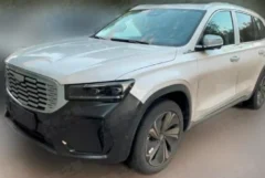 Гібридний Geely Monjaro із зарядкою від розетки виїхав на тести