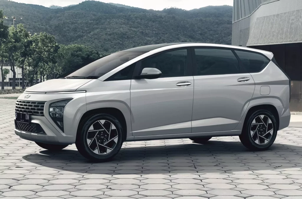 Hyundai представила мінівен Stargazer на базі Creta