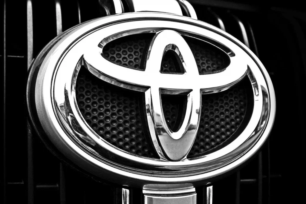 Toyota знову припиняє виробництво через коронавірус і дощі