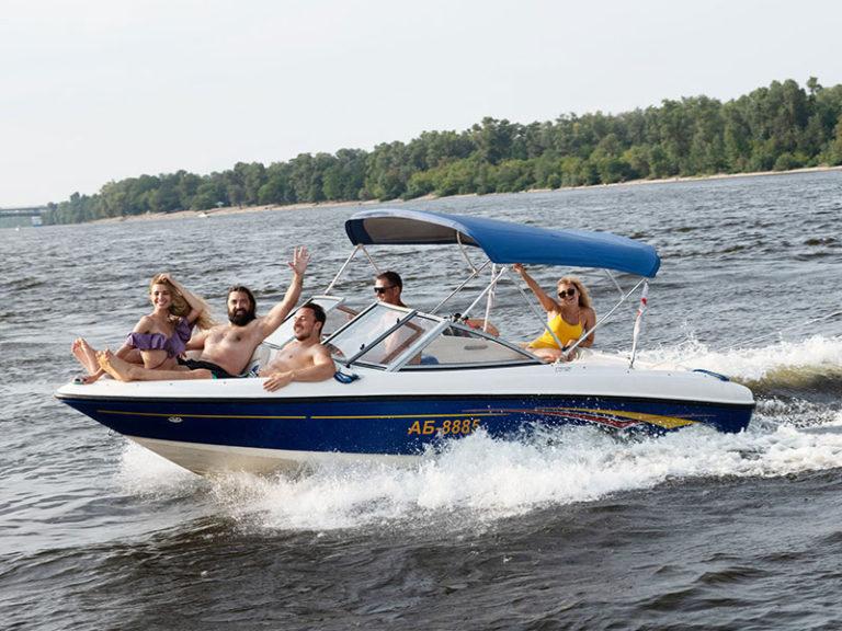 Чому обирають оренду катера для святкування дня народження?