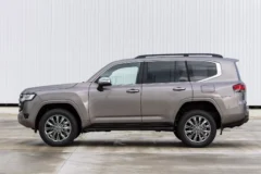 Toyota припинила приймати заявки на Land Cruiser 300 та Lexus LX