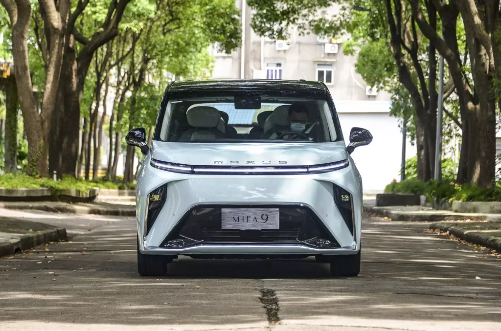 Китайці зробили розкішний електричний мінівен за ціною Hyundai Creta