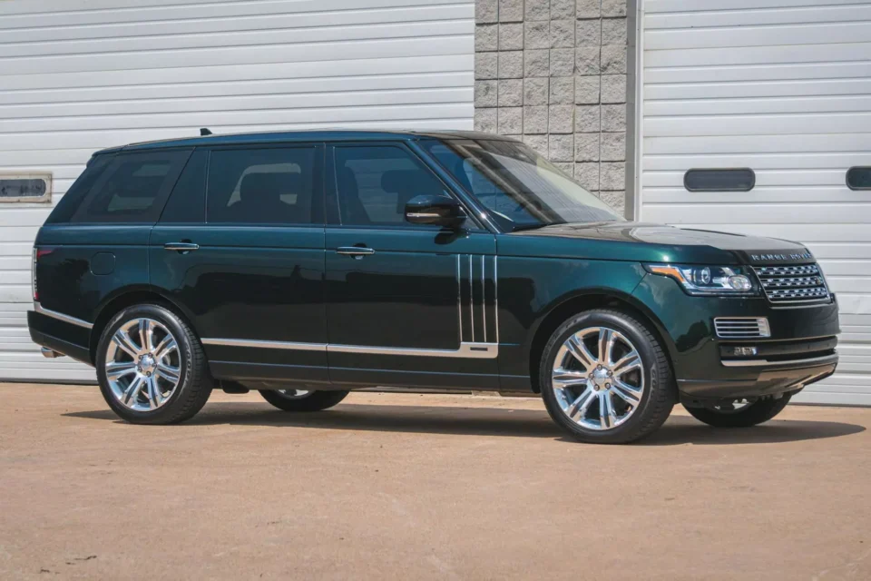 У продажу з'явився новий Range Rover