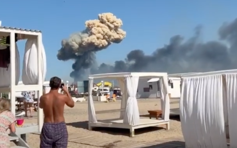 "Мамулечка, нужно сваливать!": Мережу підірвав трек-пародія на реакцію росіян на вибухи в Криму