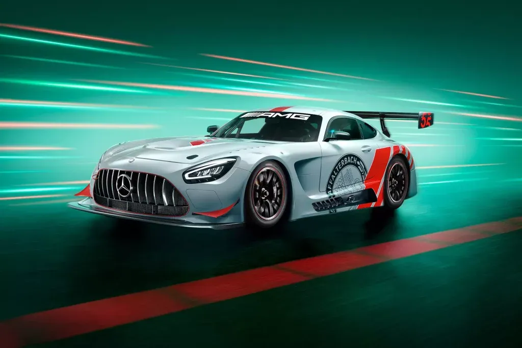 Mercedes-AMG показала перегоновий спорткар, який не допущений до перегонів