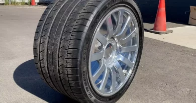 Блогери розрізали колесо Bugatti Veyron, щоб перевірити, що в ньому особливого
