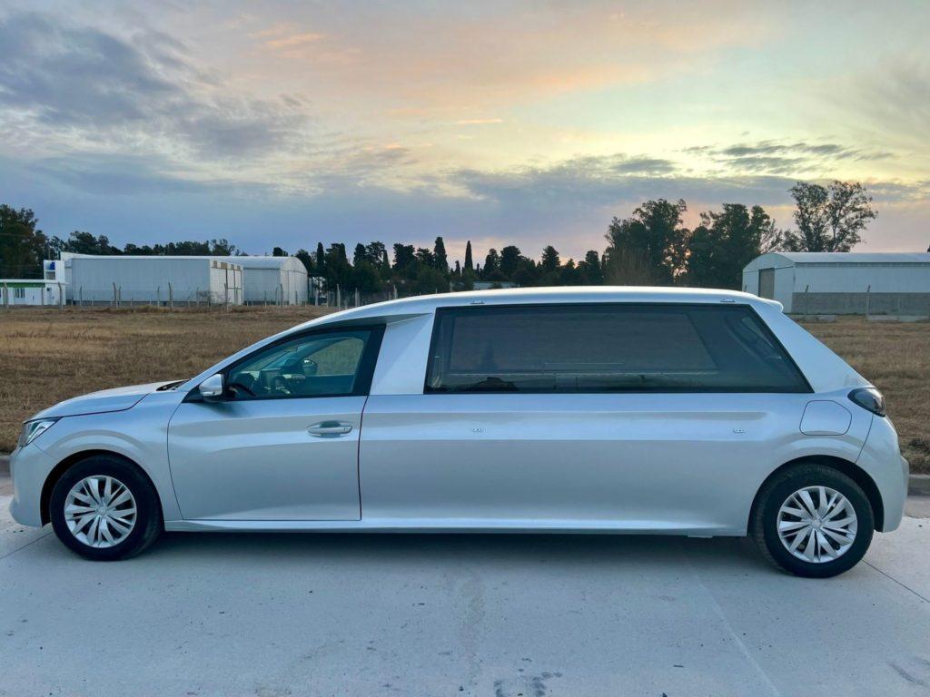 Катафалк Peugeot 208 — найменш очікувана поїздка на похорон