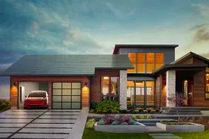 Tesla кілька років забороняє клієнту заряджатися від сонячних батарей
