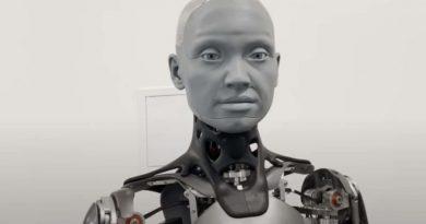 Надреалістичний робот-гуманоїд розповів, чи варто побоюватися повстання машин